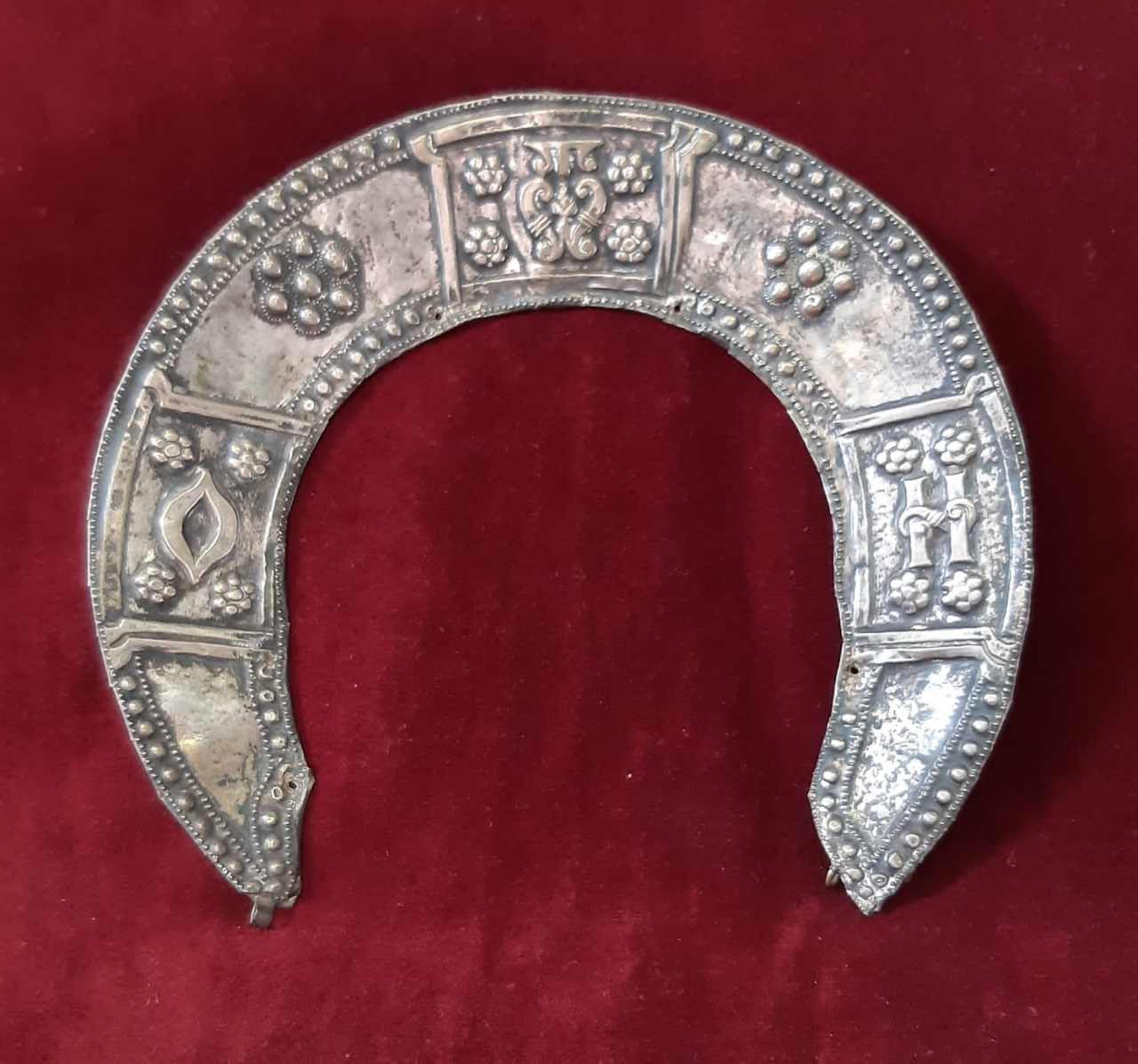 Старинный серебряный венец на икону Спаса