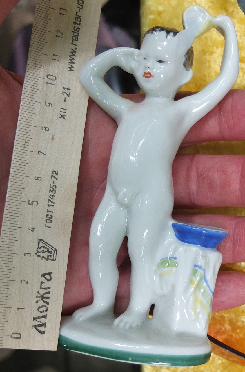 фарфоровая статуэтка Мальчик с лейкой, фарфор ЛФЗ фото 3