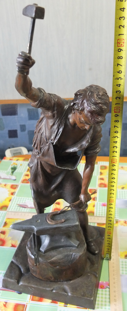 бронзовая скульптура Кузнец, высота 65 см, старая фото 2