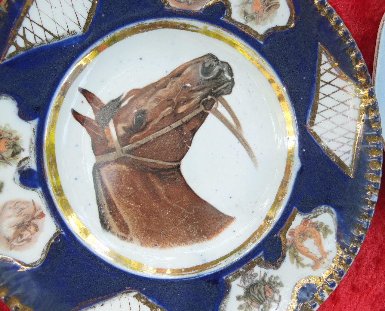 фарфоровая тарелка Лошадь, фарфор Мейсен, старинная, коллекционная фото 3