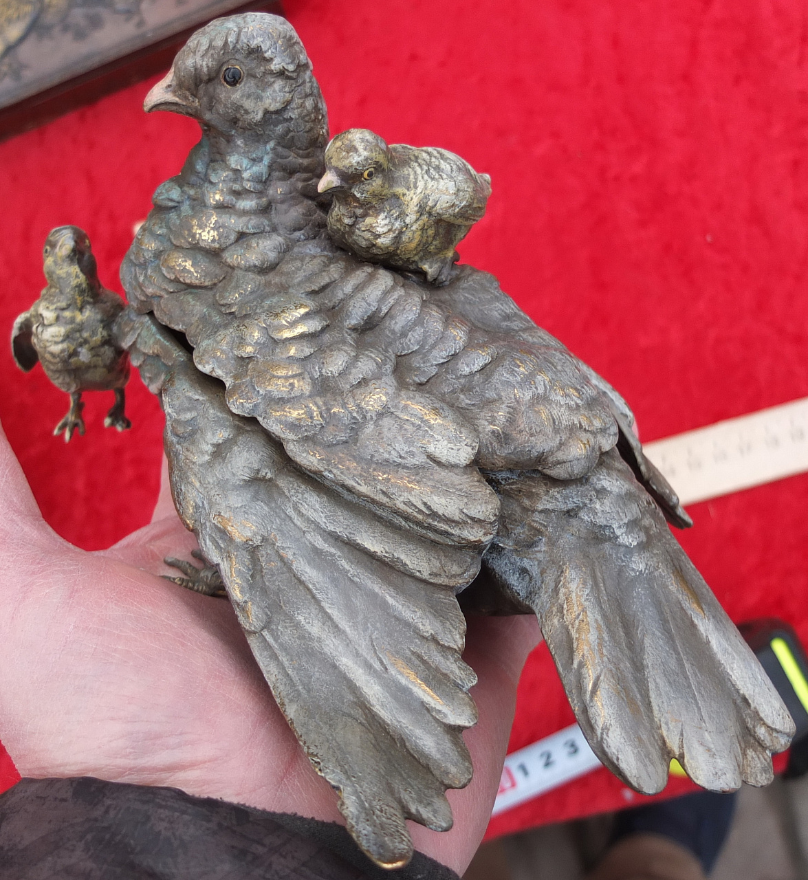 бронзовая статуэтка Голубь с птенцами, старинная фото 2