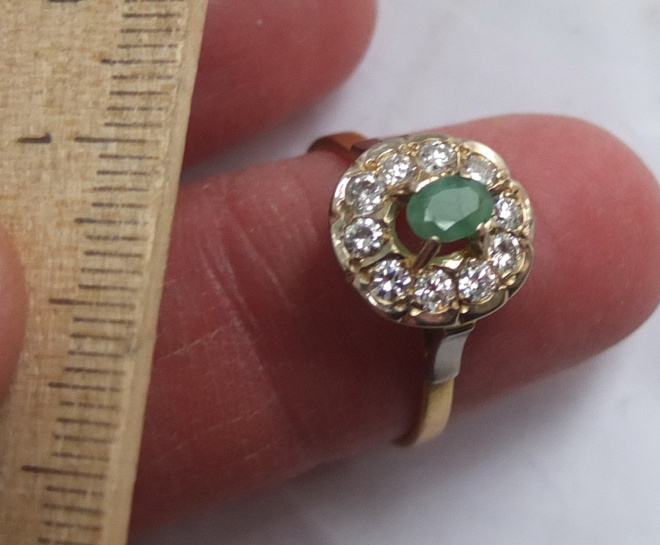 женский золотой перстень с изумрудом и бриллиантами, золото 750 проба, СССР