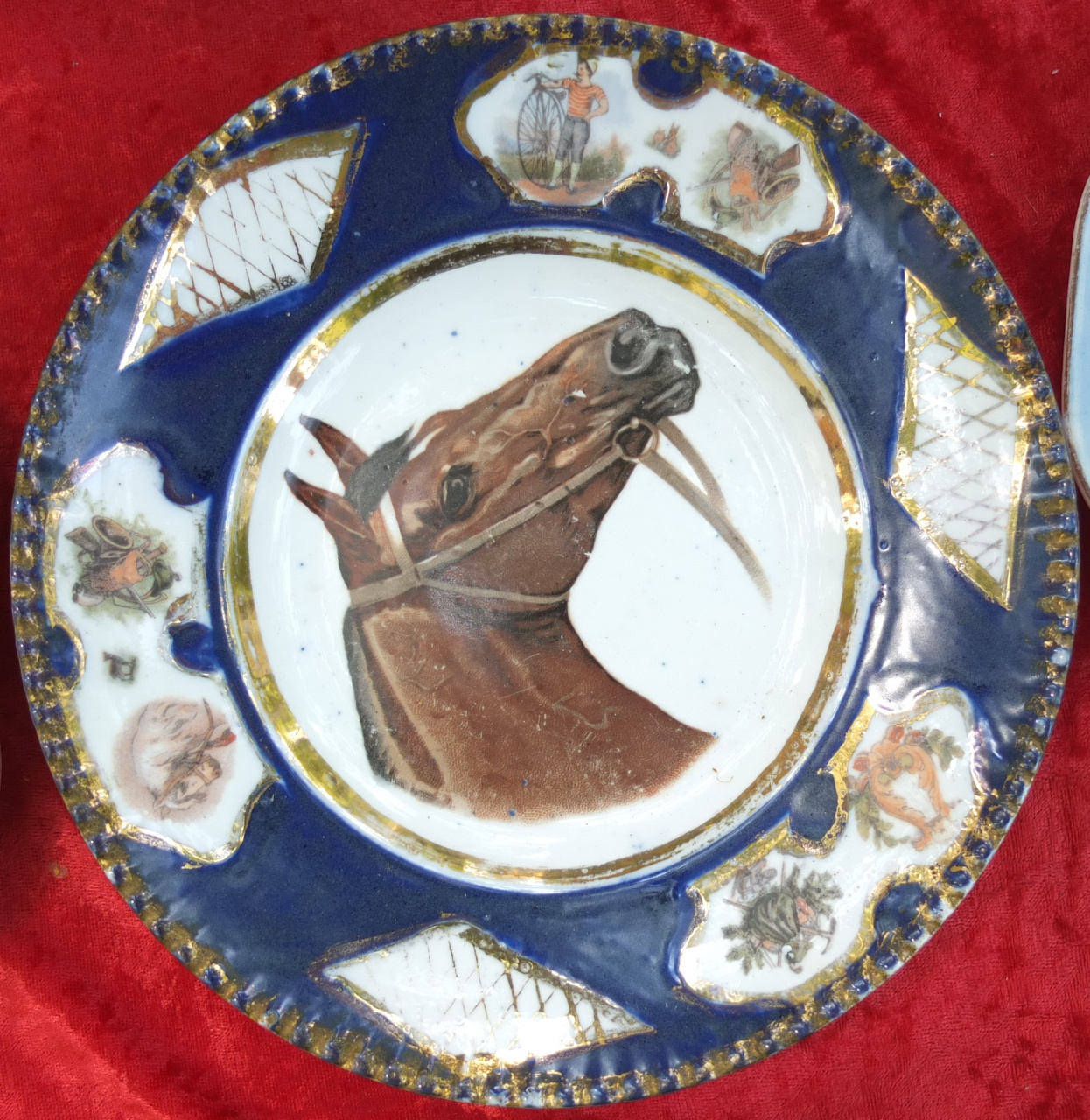 фарфоровая тарелка Лошадь, фарфор Мейсен, старинная, коллекционная